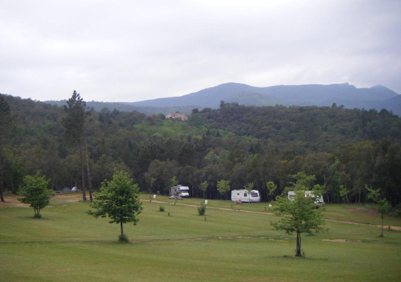 Camping มาซาเน็ต เด คาเบรนิส ภายนอก รูปภาพ